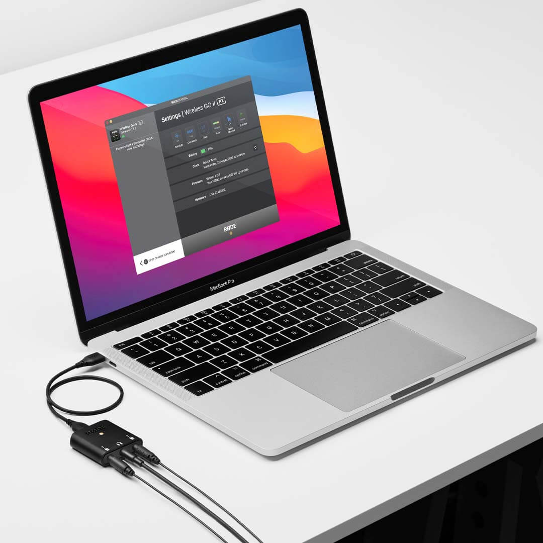 AI-Micro plugged into MacBook with RØDE Connect on screen
