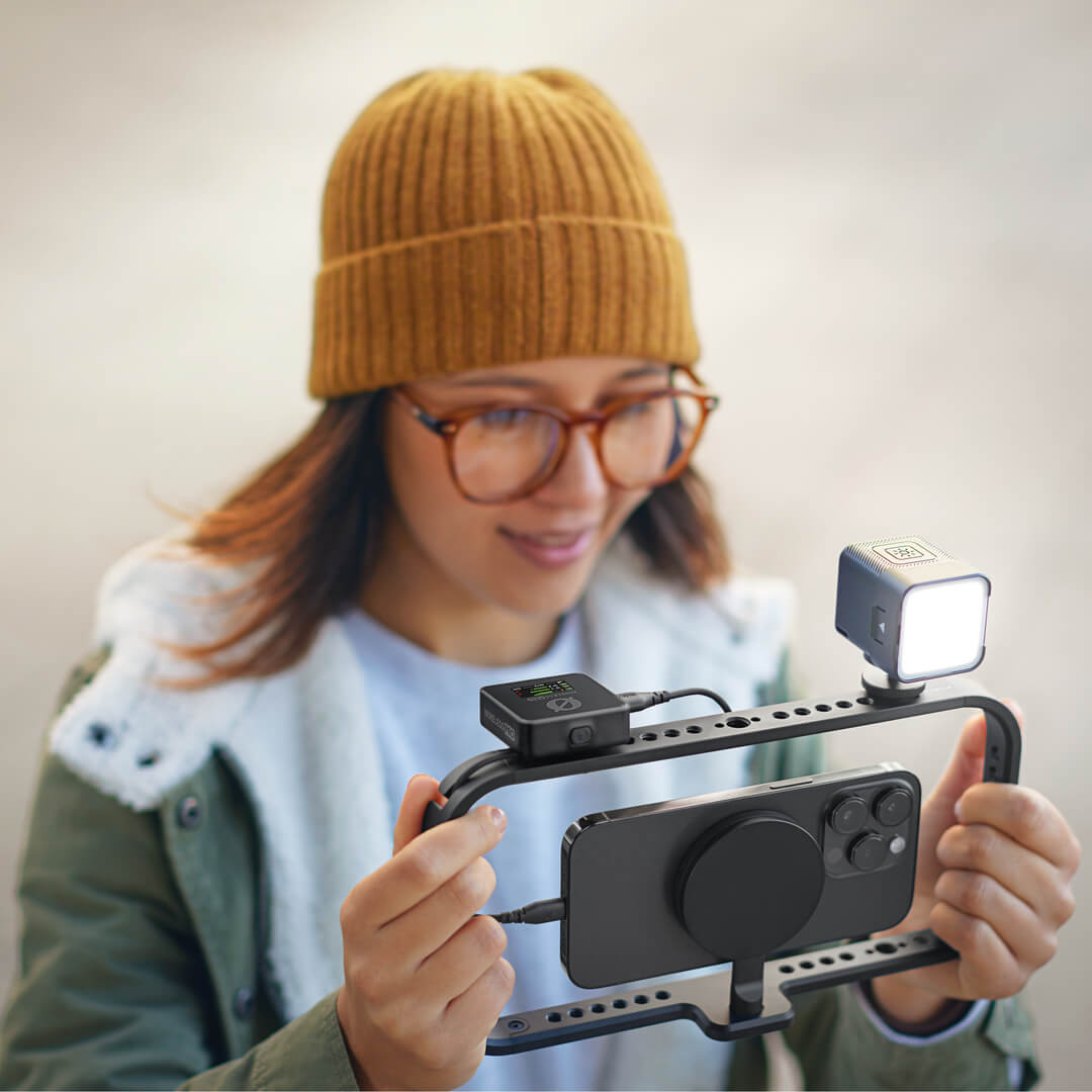 Vlogger avec Wireless Pro connecté à iPhone