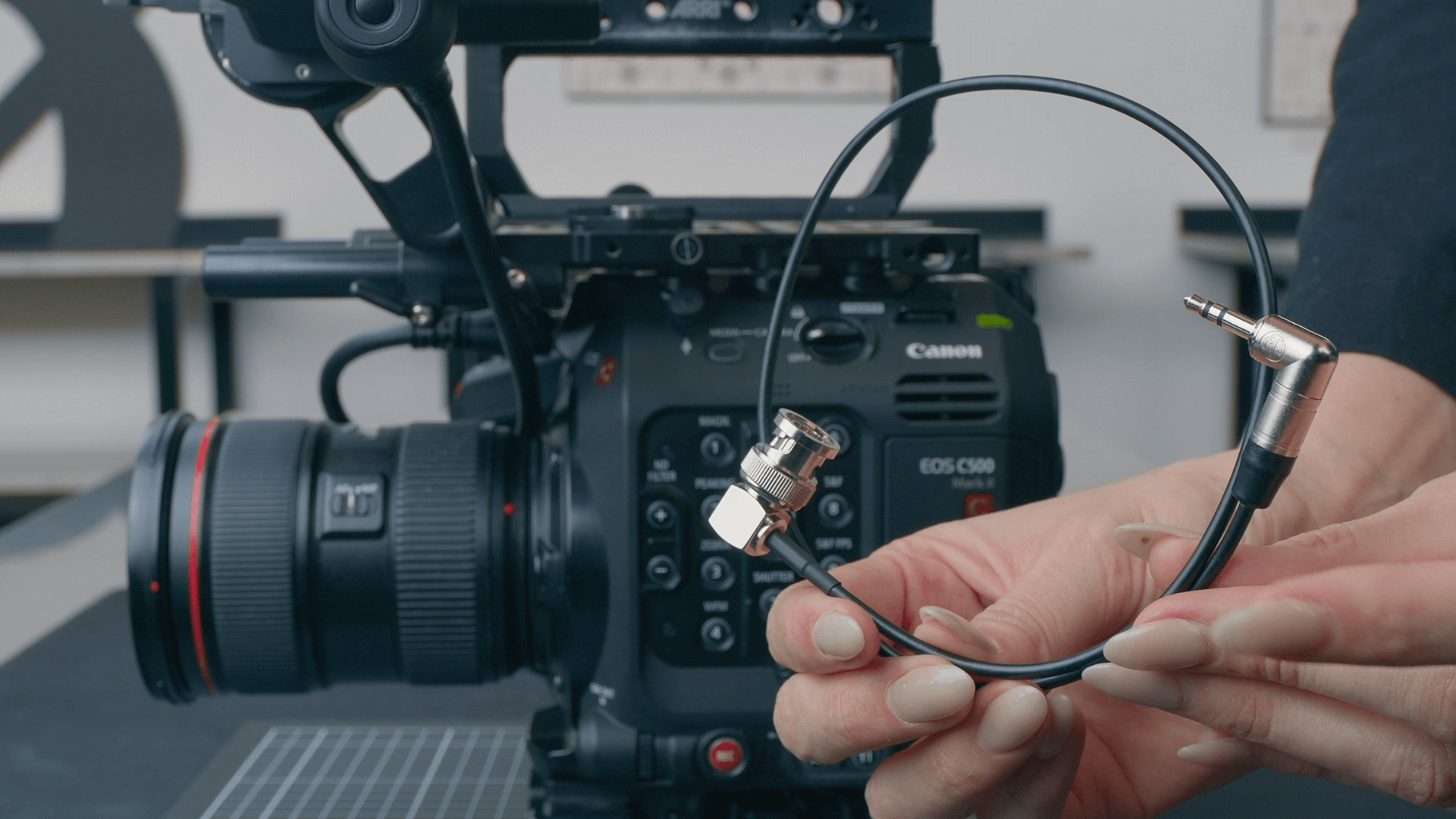 Canon C300 III - cable