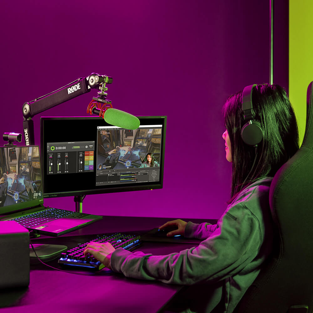 Girl streaming with RØDE Connect on screen next to video game